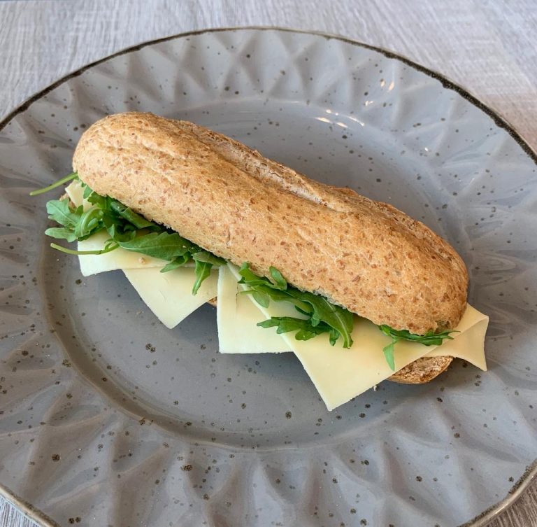 PISTOLET JONGE KAAS Bij Nikki aan tafel