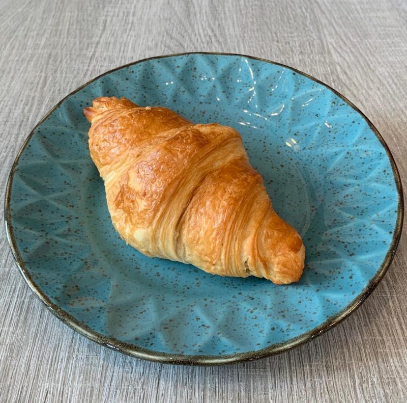 Croissant Bij Nikki aan tafel